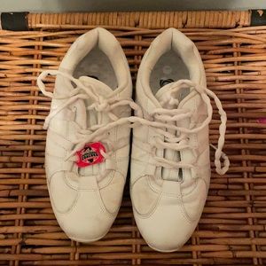Cheerleading shoes